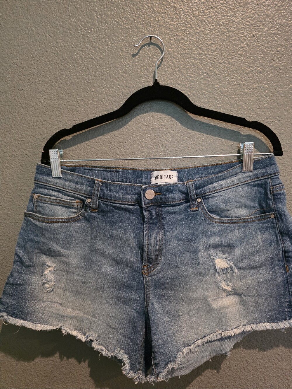 Meritage Distressed Denim Shorts – Size 31